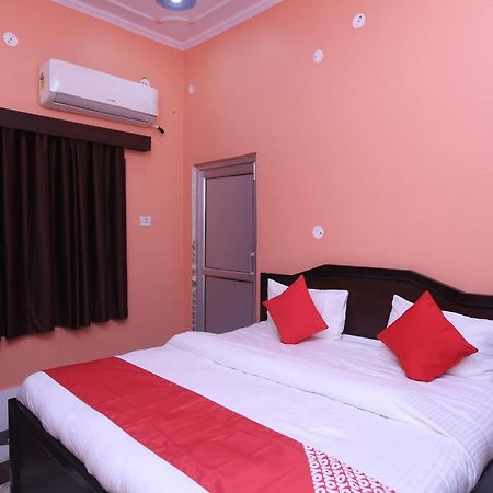 Oyo 22221 Yadav Hotel Bhiwadi Экстерьер фото