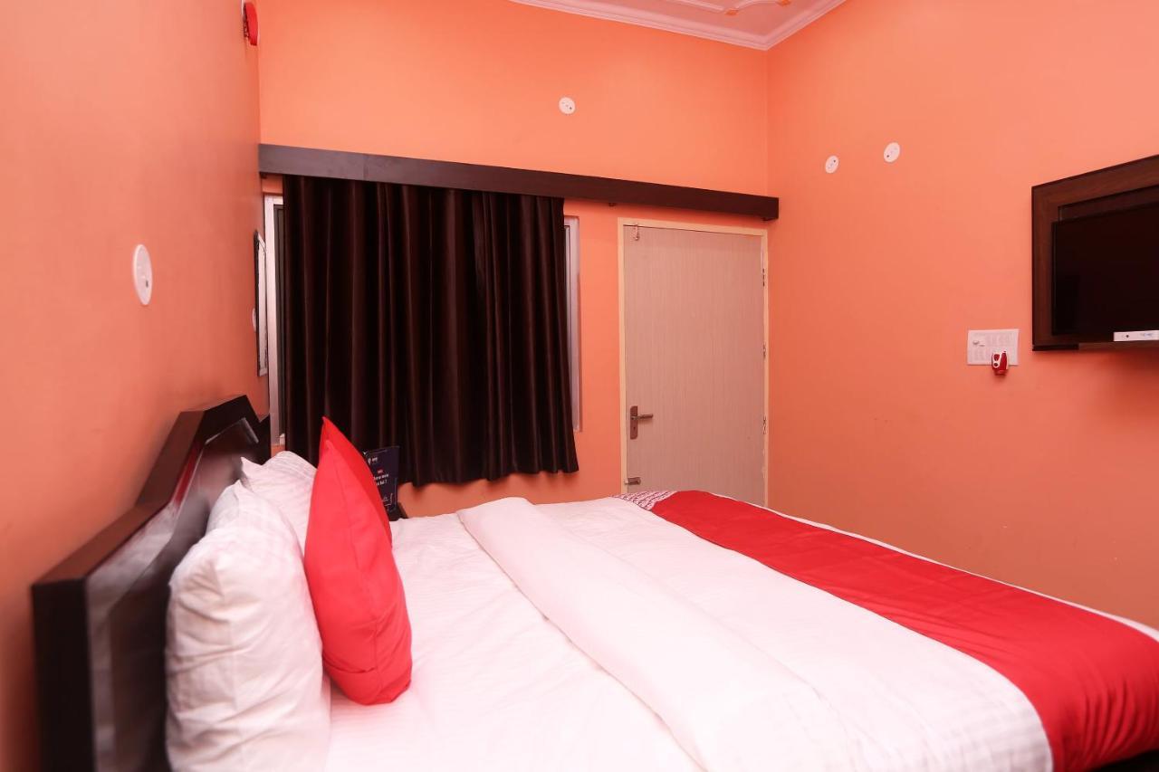 Oyo 22221 Yadav Hotel Bhiwadi Экстерьер фото
